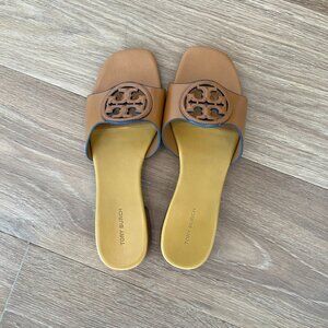 Tory Burch Bombe Miller Slide 25MM Sandal (Caramel)